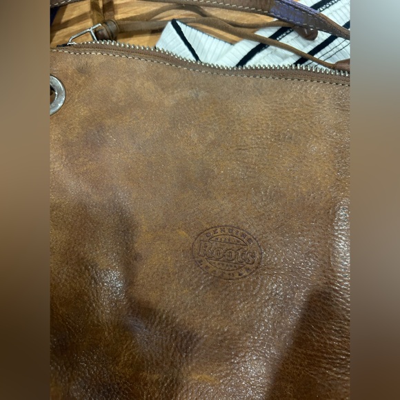Roots over the shoulder purse 👜 - Picture 3 of 3
